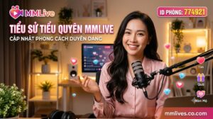 Banner tiểu sử Tiểu Quyên MMLive, cập nhật phong cách duyên dáng với ID phòng 774921. Hình ảnh nữ streamer xinh đẹp mỉm cười rạng rỡ đang ngồi trước micro trong không gian phòng live ấm áp, kèm các biểu tượng tương tác ảo và tên miền artsmentoring.co.